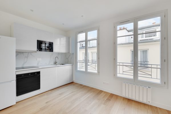 Studette vendue à Paris 11e